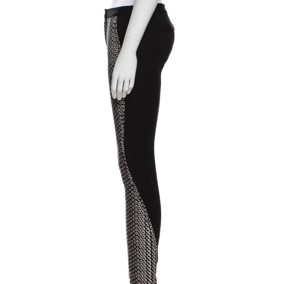 Cute Diane von Furstenburg printed skinny leg pants. - Picture 2 of 4